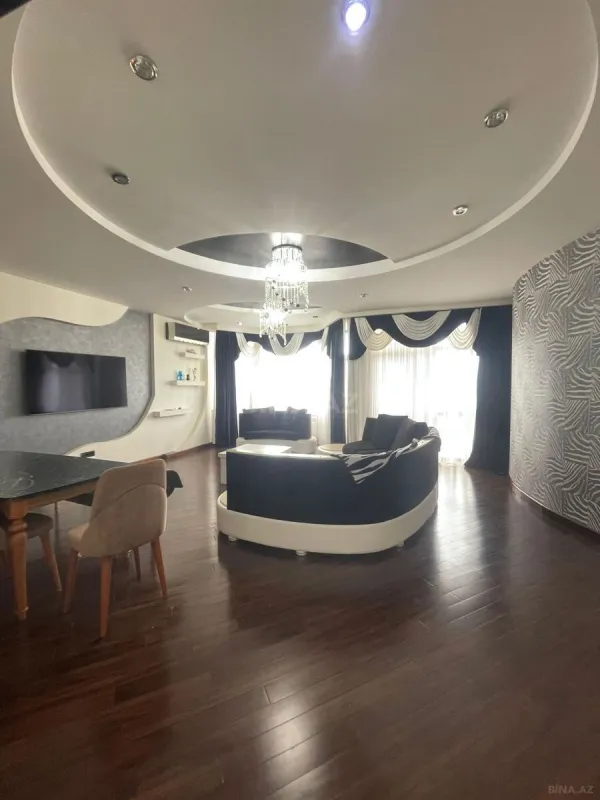 Satılır 4 otaqlı mənzil 160 m²