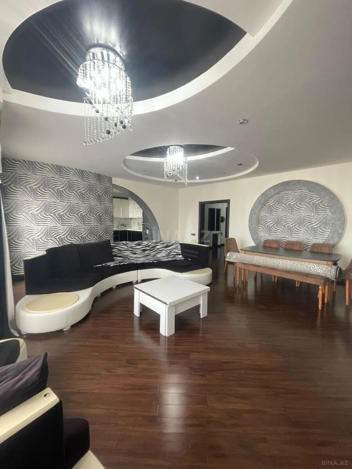 Satılır 4 otaqlı mənzil 160 m²