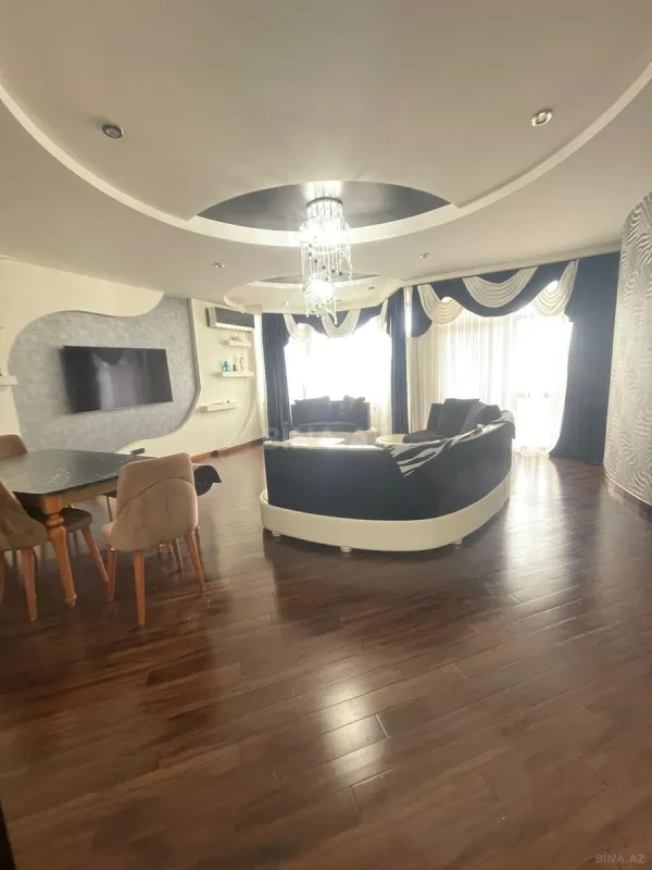 Satılır 4 otaqlı mənzil 160 m²