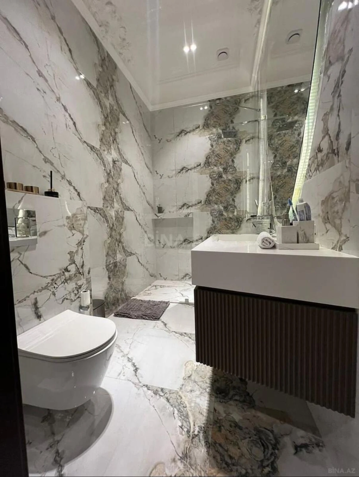 Kirayə verilir 3 otaqlı mənzil 145 m²