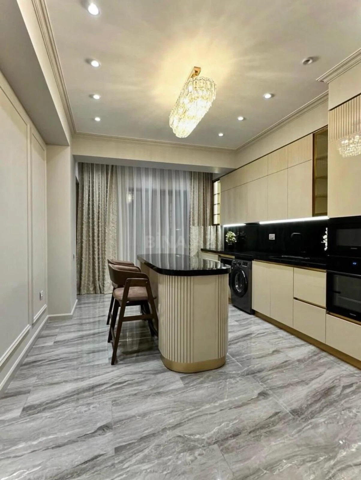 Kirayə verilir 3 otaqlı mənzil 145 m²