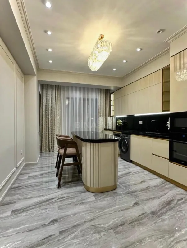Kirayə verilir 3 otaqlı mənzil 145 m²