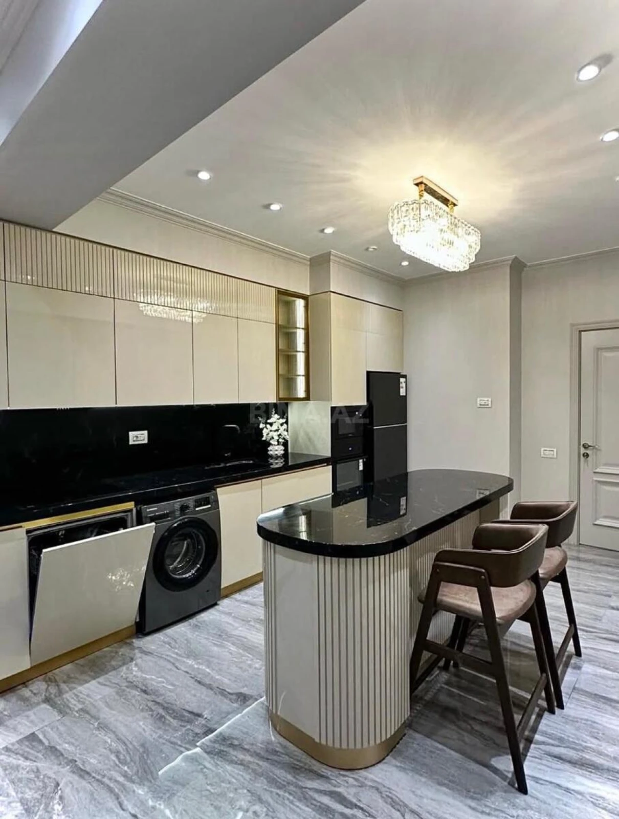 Kirayə verilir 3 otaqlı mənzil 145 m²