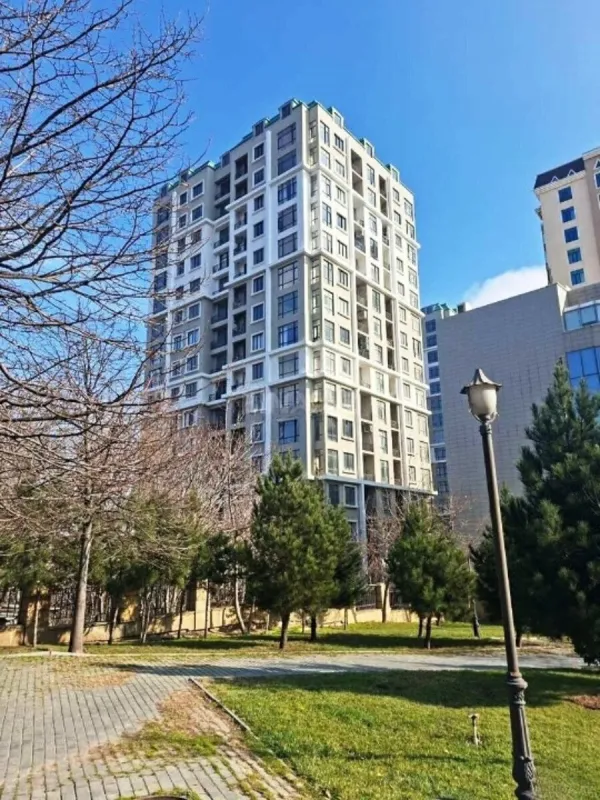 Satılır 3 otaqlı mənzil 135 m²