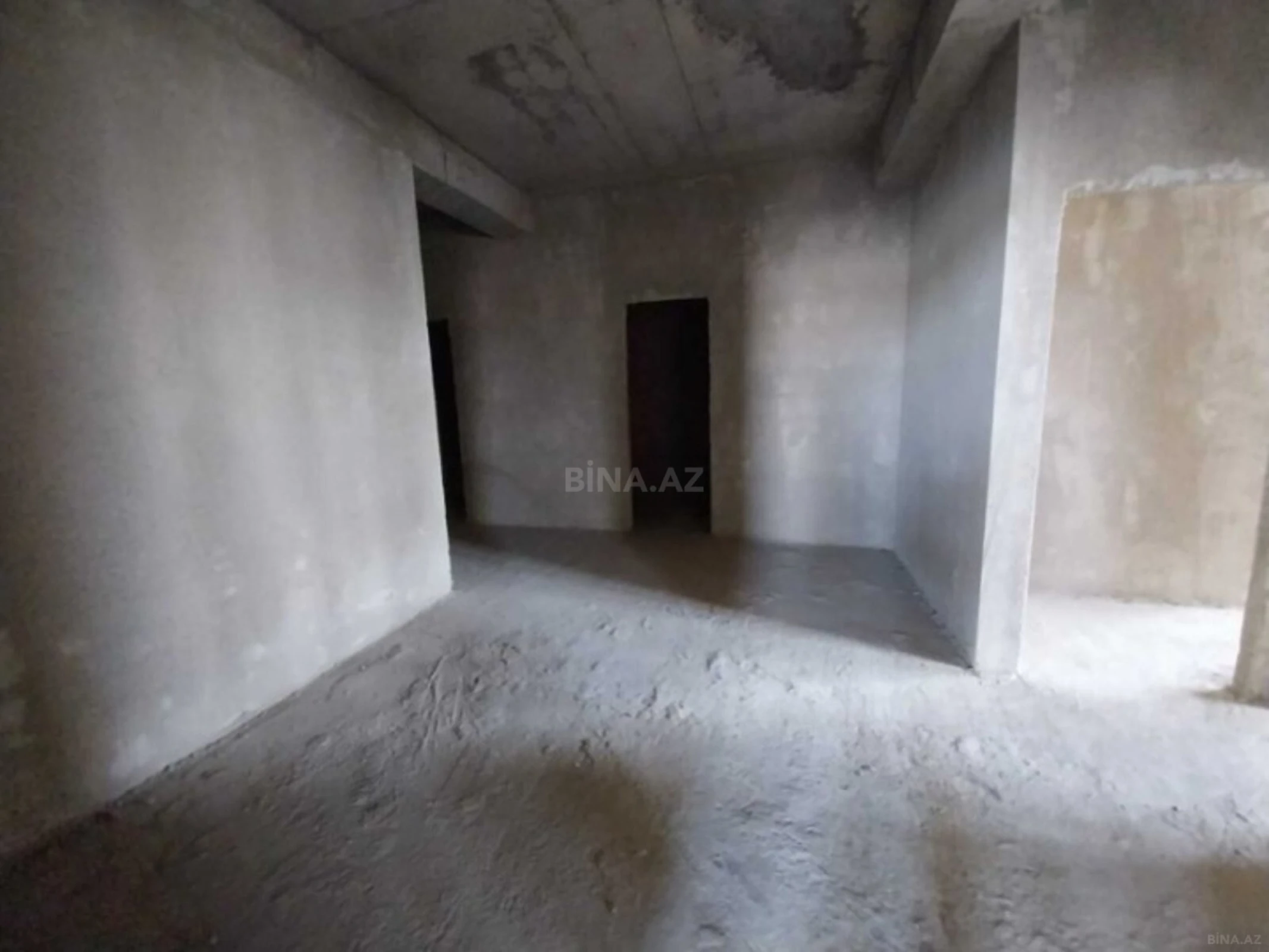 Satılır 3 otaqlı mənzil 135 m²