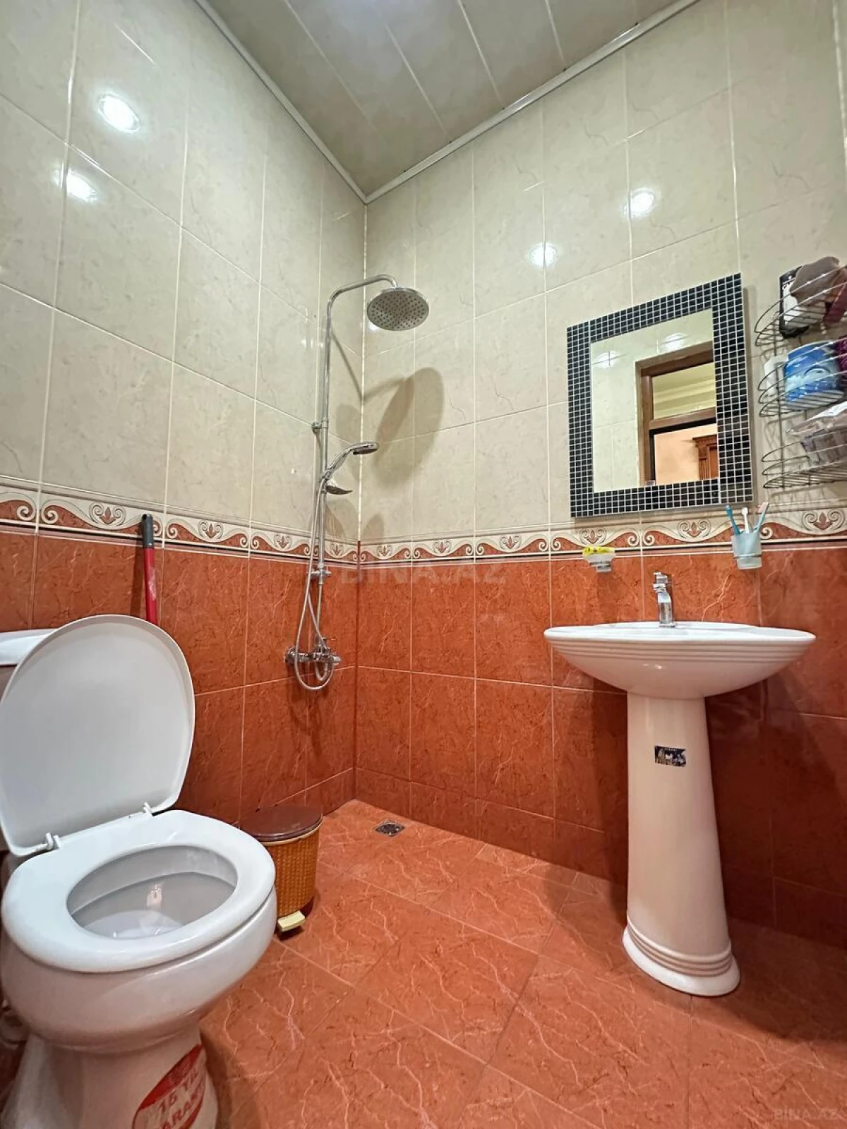 Satılır 5 otaqlı həyət evi 200 m²