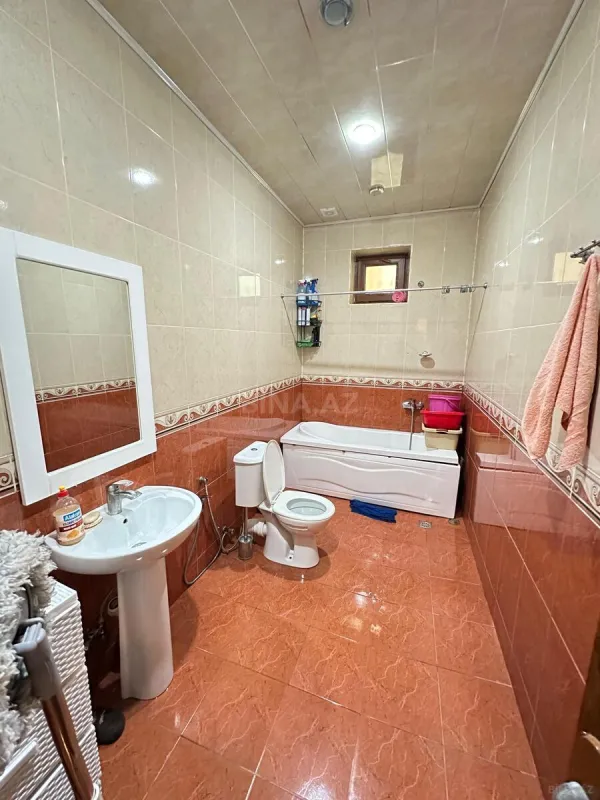 Satılır 5 otaqlı həyət evi 200 m²