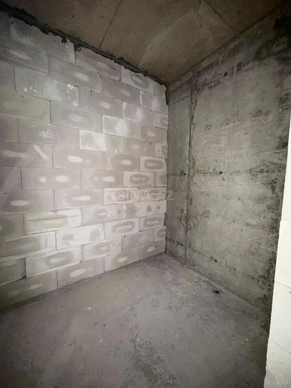 Satılır 4 otaqlı mənzil 178 m²