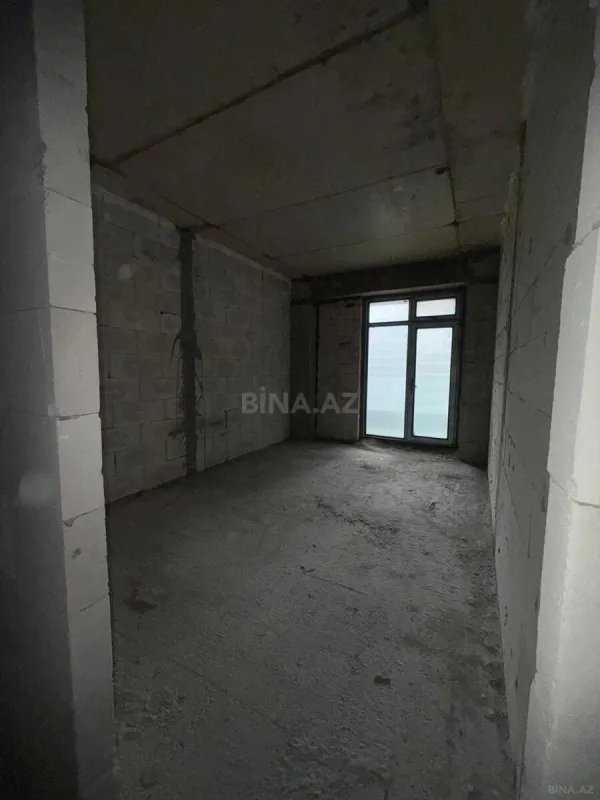 Satılır 4 otaqlı mənzil 178 m²