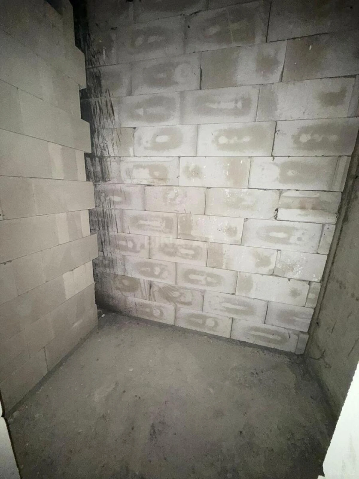 Satılır 2 otaqlı mənzil 106 m²