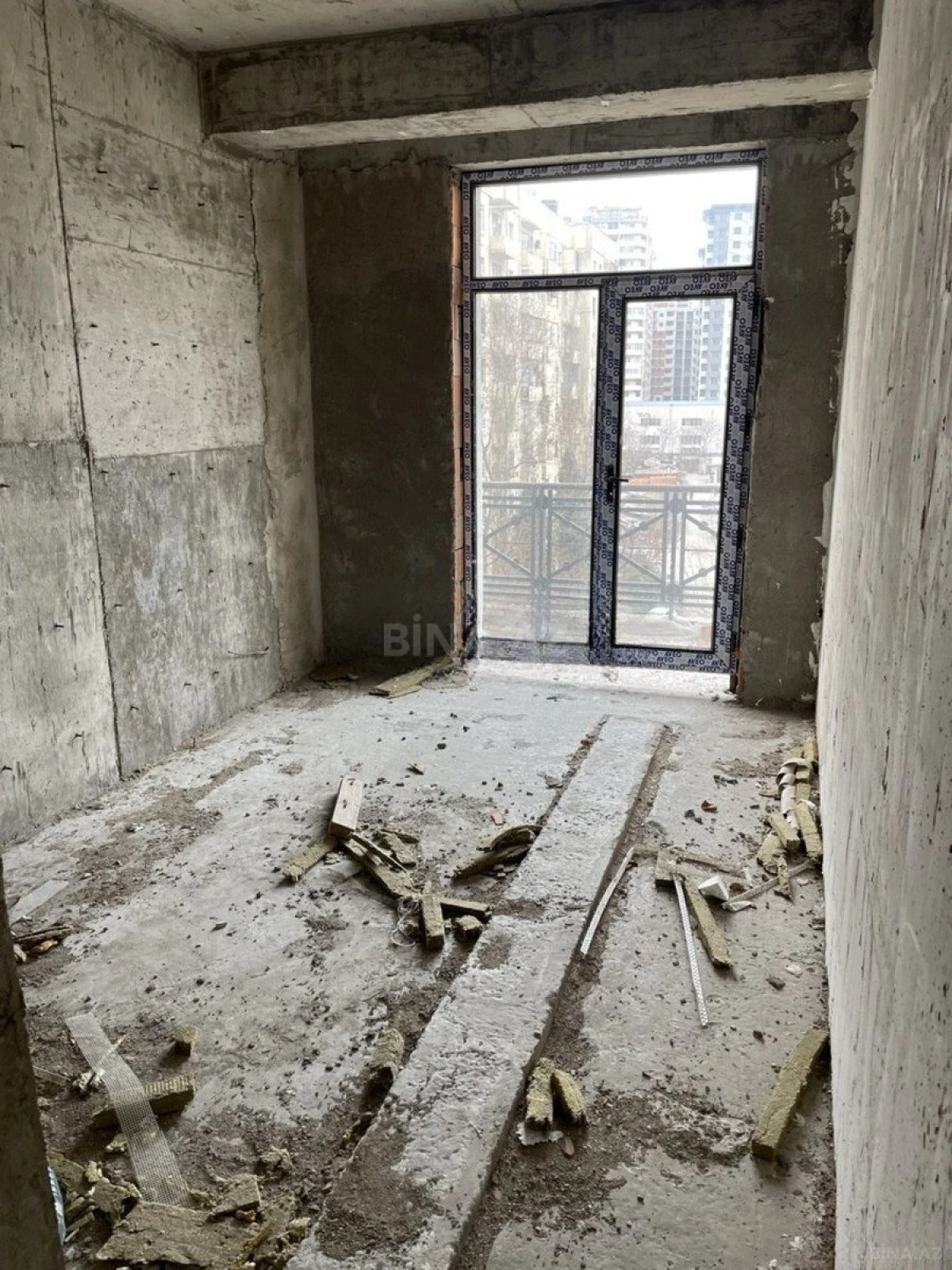 Satılır 3 otaqlı mənzil 137 m²