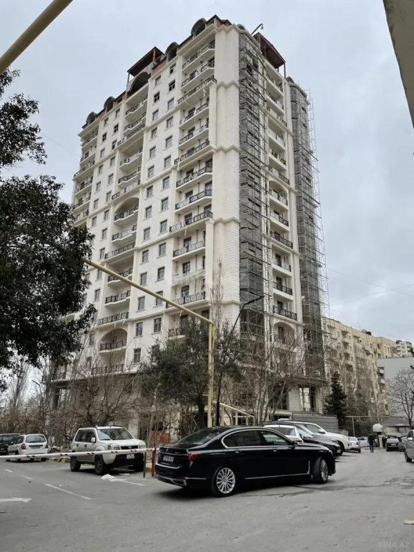 Satılır 3 otaqlı mənzil 137 m²