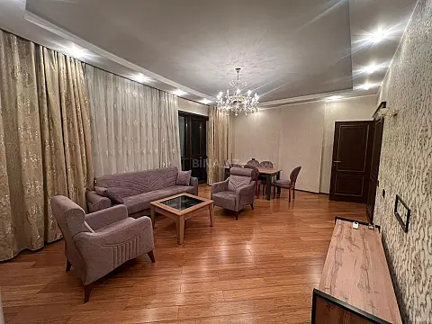 Kirayə verilir 4 otaqlı mənzil 205 m²