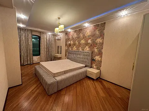 Kirayə verilir 4 otaqlı mənzil 205 m²