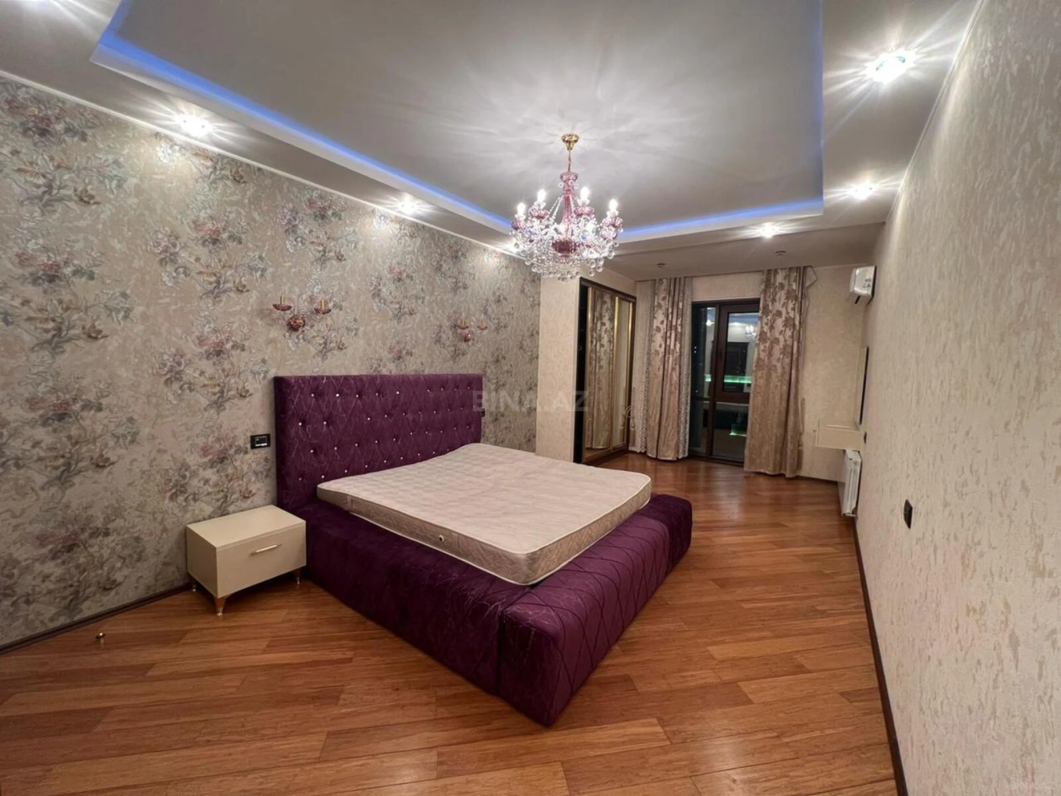 Kirayə verilir 4 otaqlı mənzil 205 m²