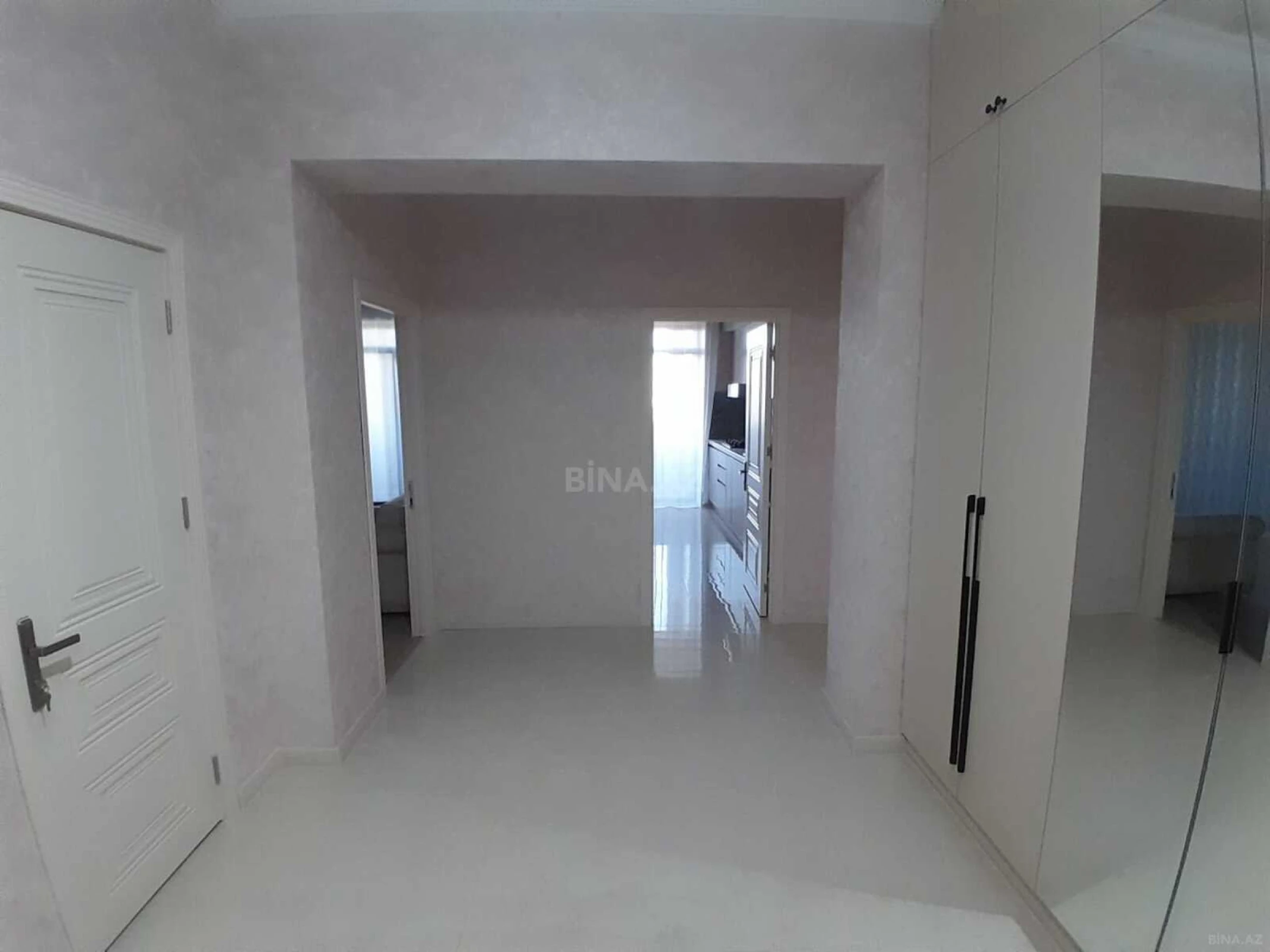 Satılır 2 otaqlı mənzil 96 m²
