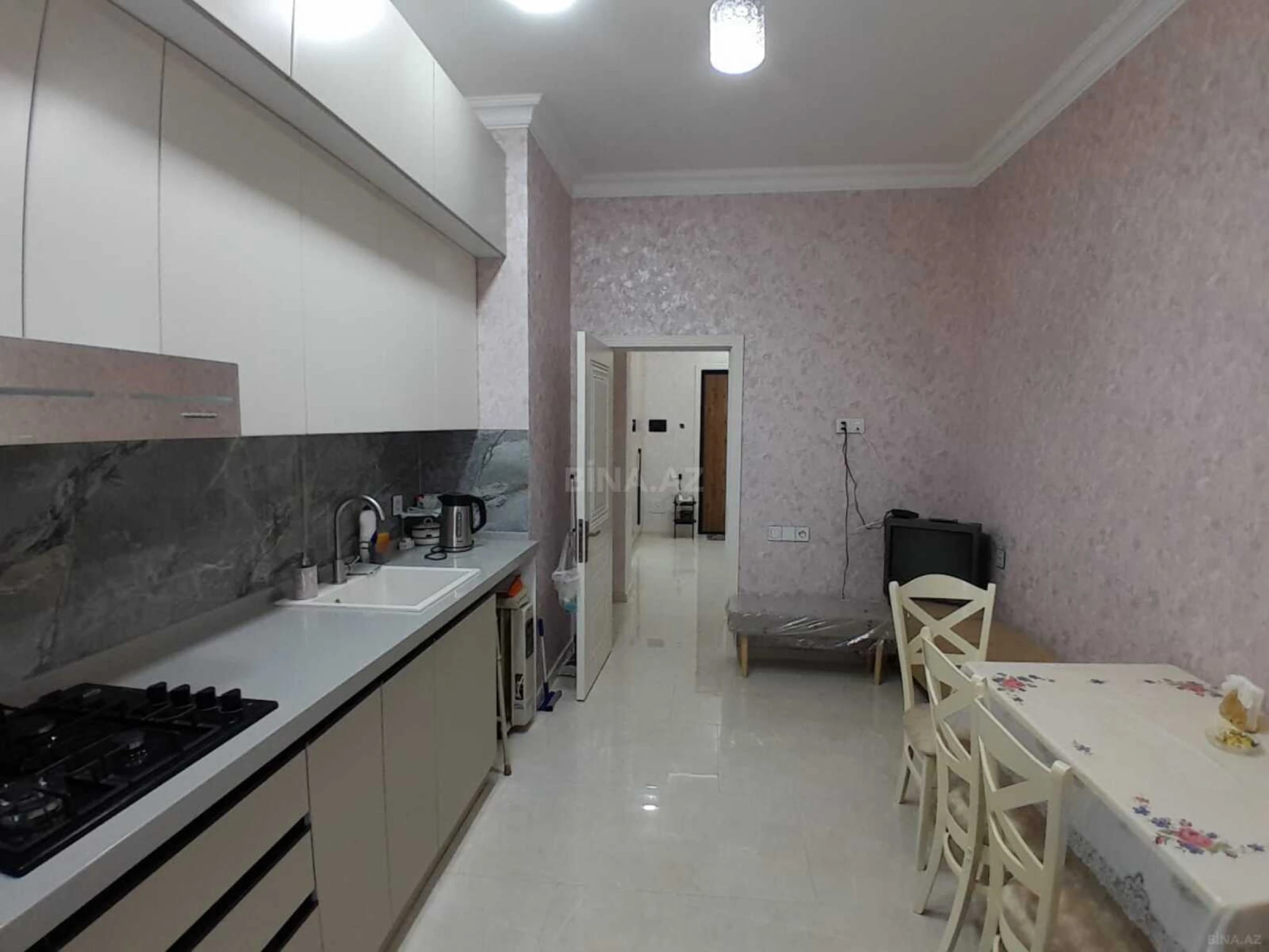 Satılır 2 otaqlı mənzil 96 m²