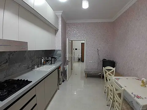 Satılır 2 otaqlı mənzil 96 m²