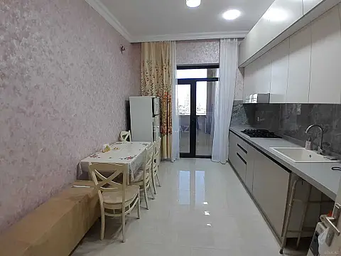 Satılır 2 otaqlı mənzil 96 m²