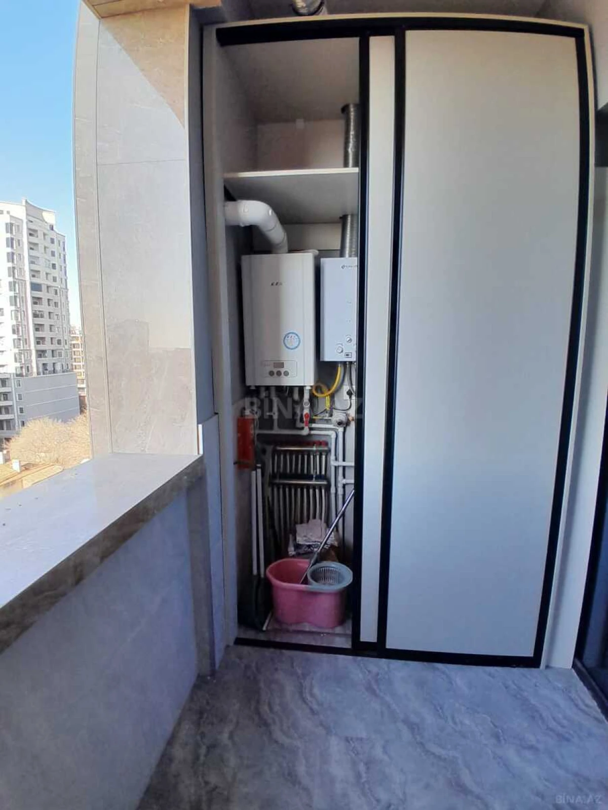 Satılır 2 otaqlı mənzil 96 m²