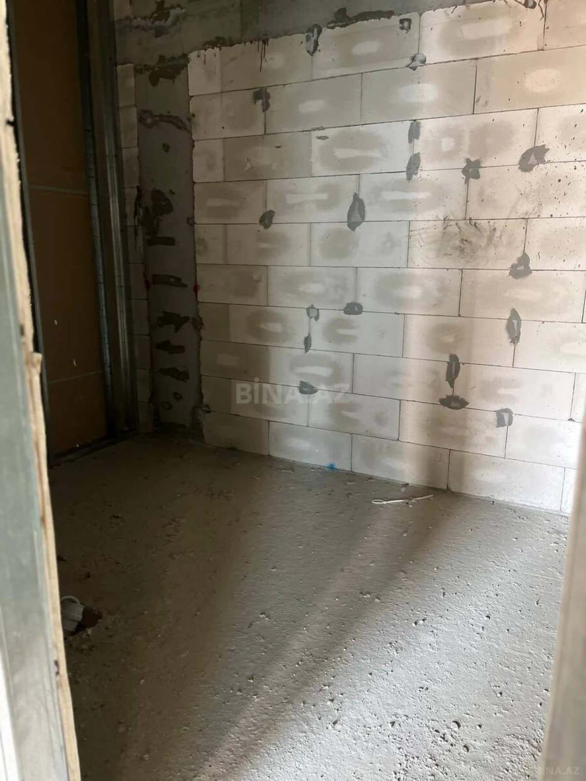 Satılır 4 otaqlı mənzil 136 m²