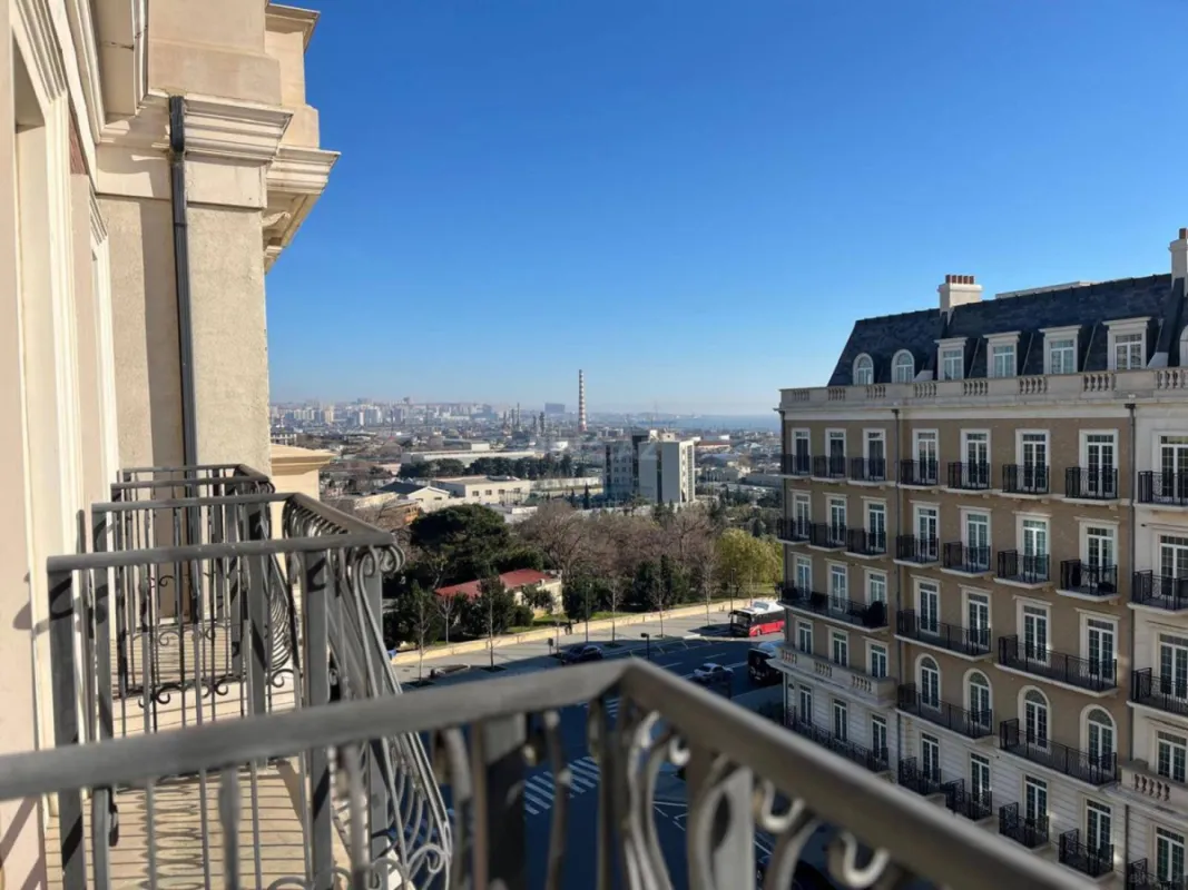 Satılır 4 otaqlı mənzil 136 m²