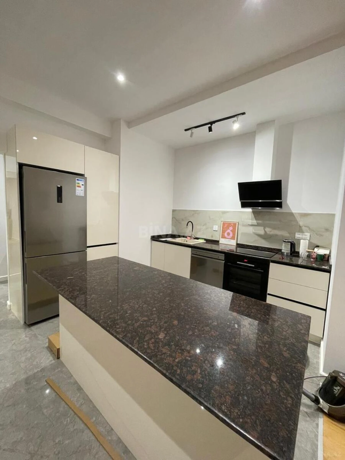 Kirayə verilir 2 otaqlı mənzil 90 m²
