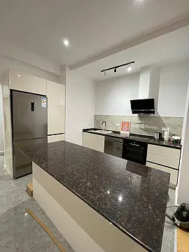 Kirayə verilir 2 otaqlı mənzil 90 m²