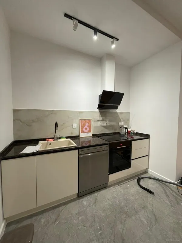Kirayə verilir 2 otaqlı mənzil 90 m²