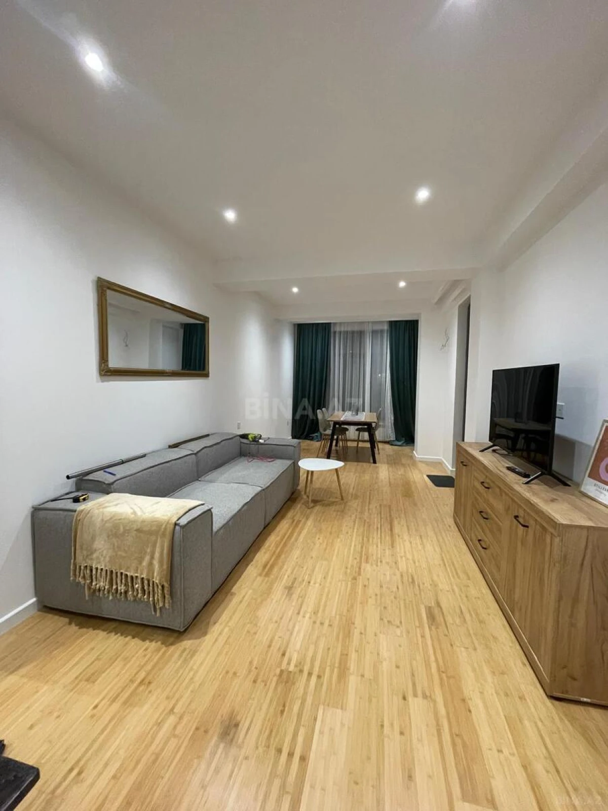 Kirayə verilir 2 otaqlı mənzil 90 m²