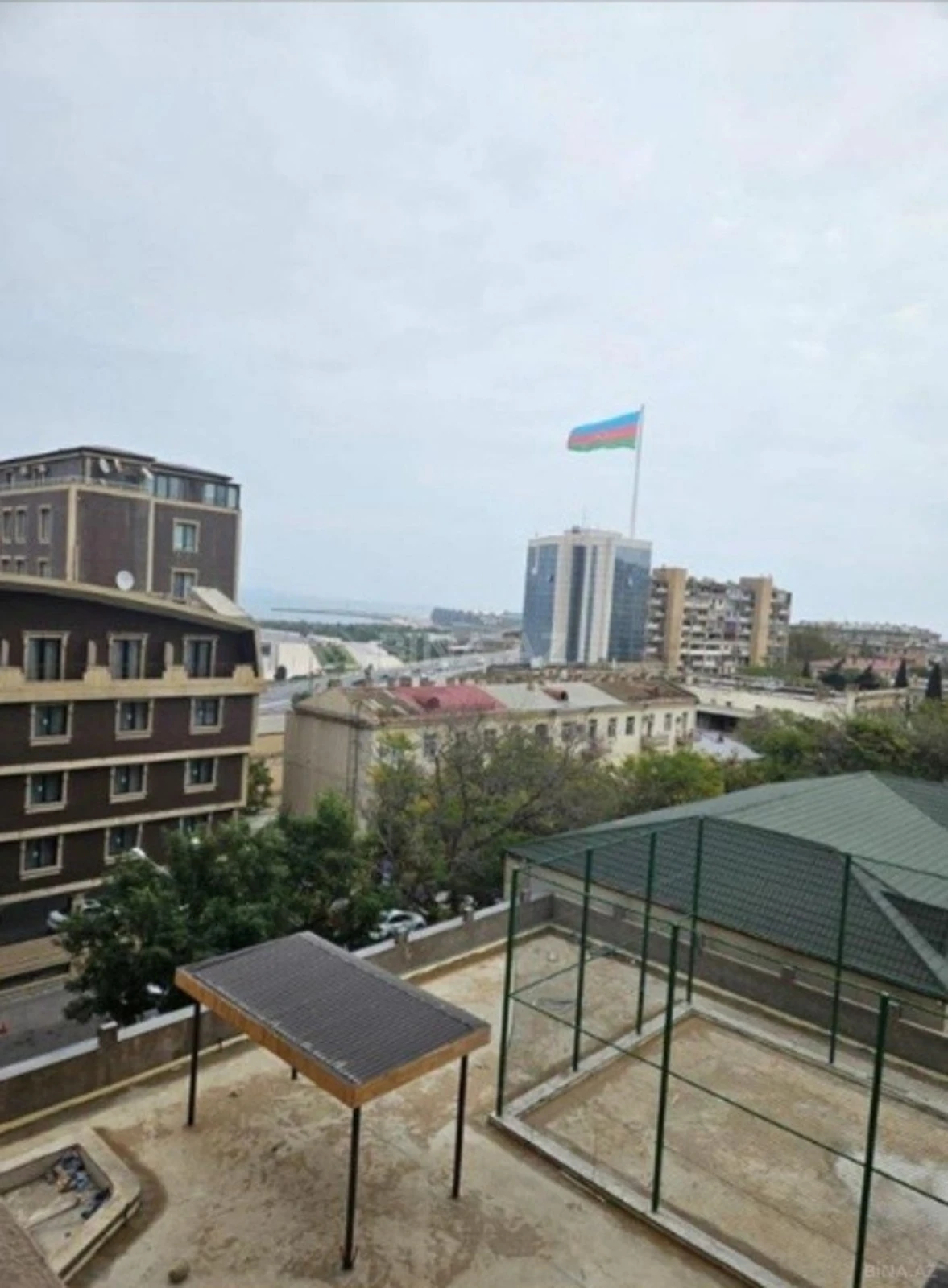 Satılır 2 otaqlı mənzil 99.3 m²