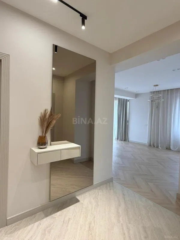Satılır 2 otaqlı mənzil 76 m²