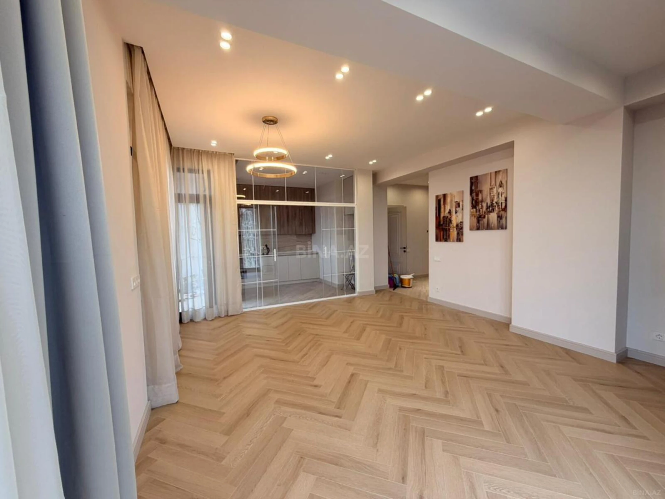 Satılır 2 otaqlı mənzil 76 m²