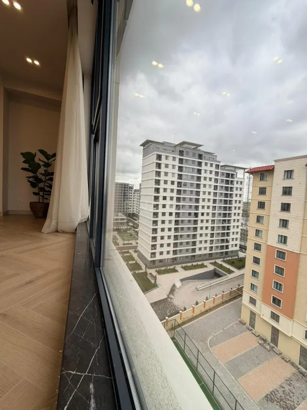 Satılır 2 otaqlı mənzil 76 m²