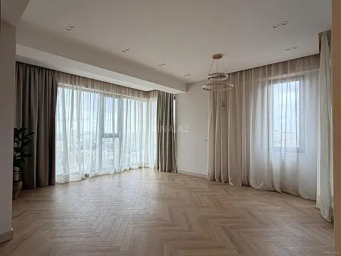Satılır 2 otaqlı mənzil 76 m²