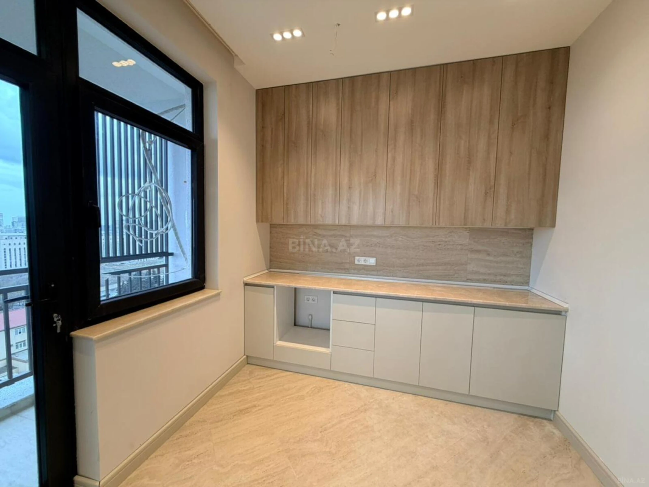 Satılır 2 otaqlı mənzil 76 m²