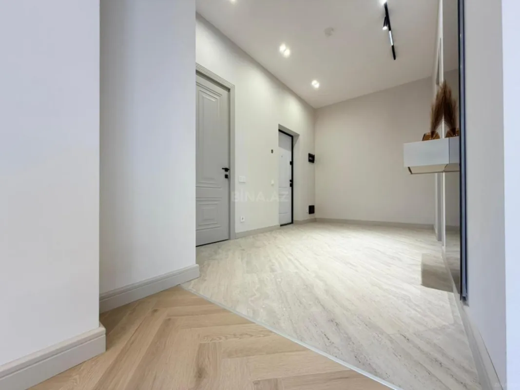 Satılır 2 otaqlı mənzil 76 m²