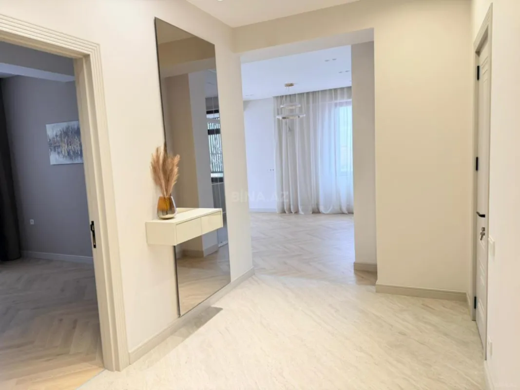 Satılır 2 otaqlı mənzil 76 m²