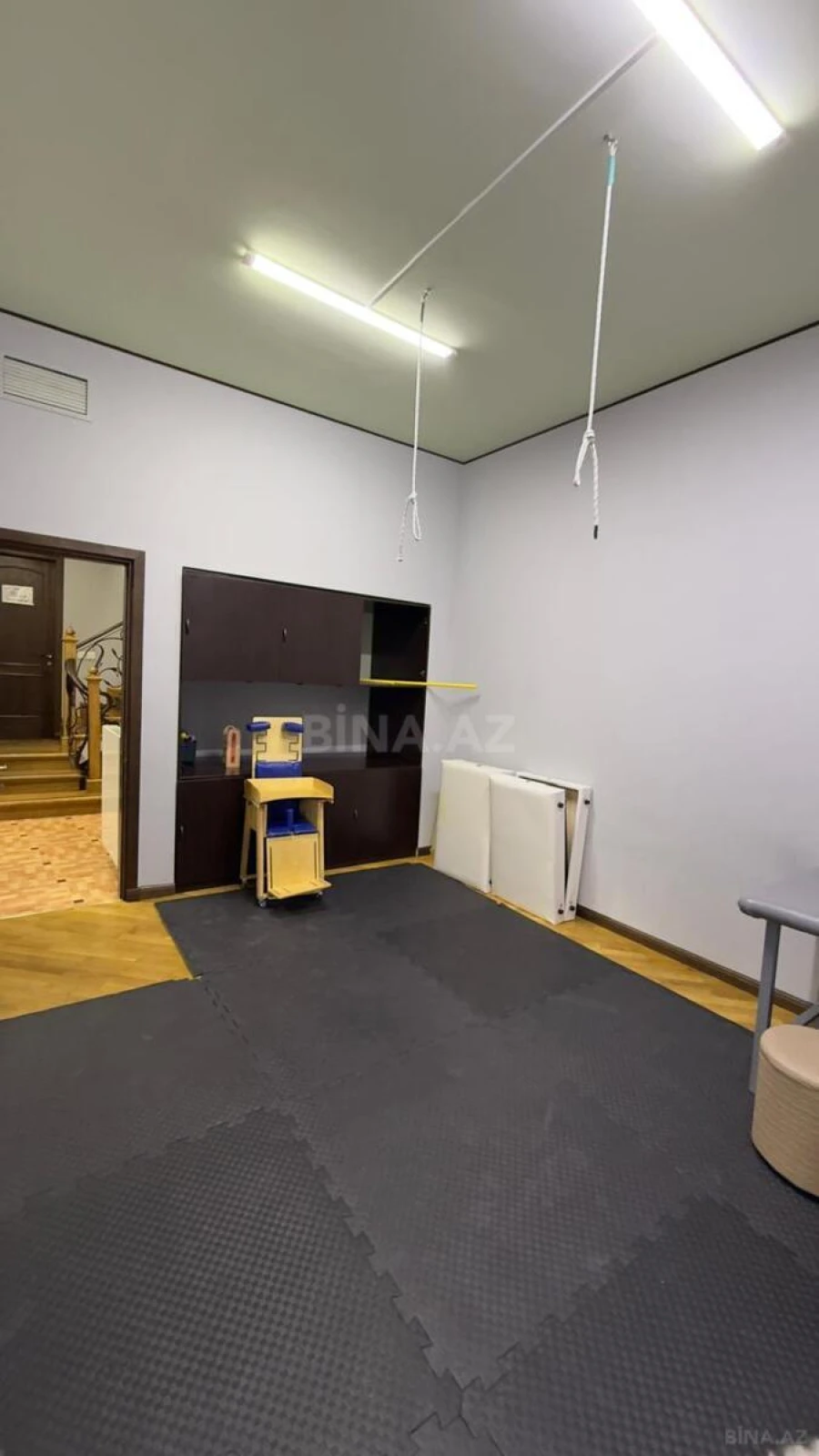 Kirayə verilir 4 otaqlı ofis 240 m²