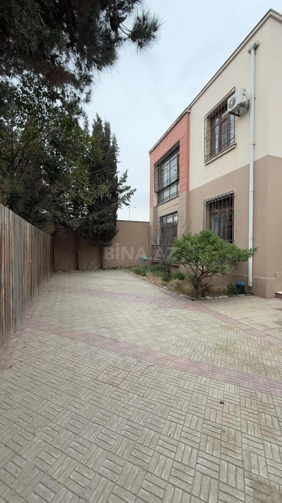 Kirayə verilir 4 otaqlı ofis 240 m²