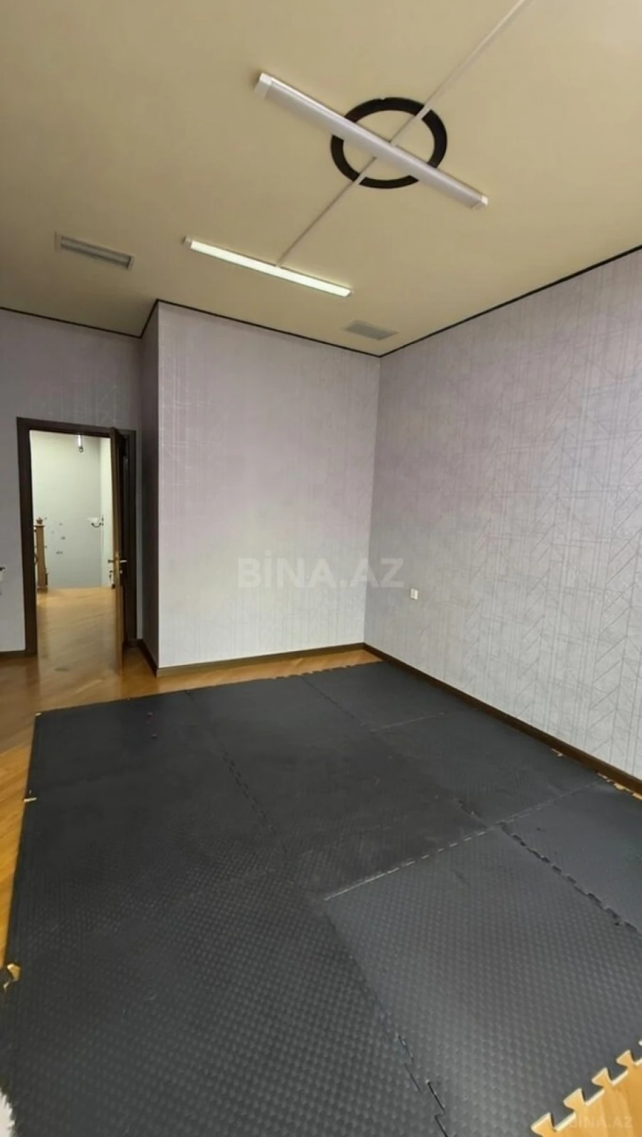 Kirayə verilir 4 otaqlı ofis 240 m²