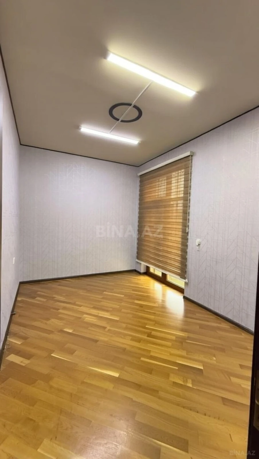 Kirayə verilir 4 otaqlı ofis 240 m²