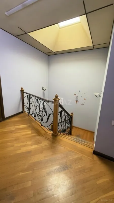 Kirayə verilir 4 otaqlı ofis 240 m²