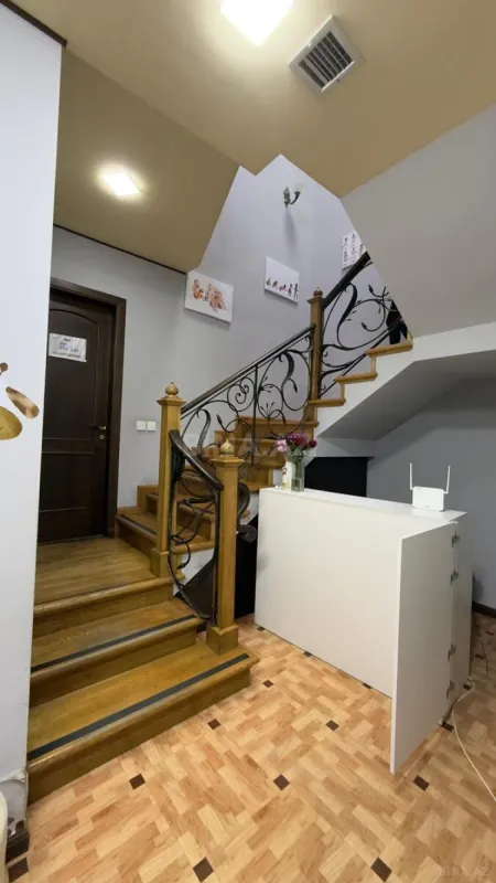 Kirayə verilir 4 otaqlı ofis 240 m²