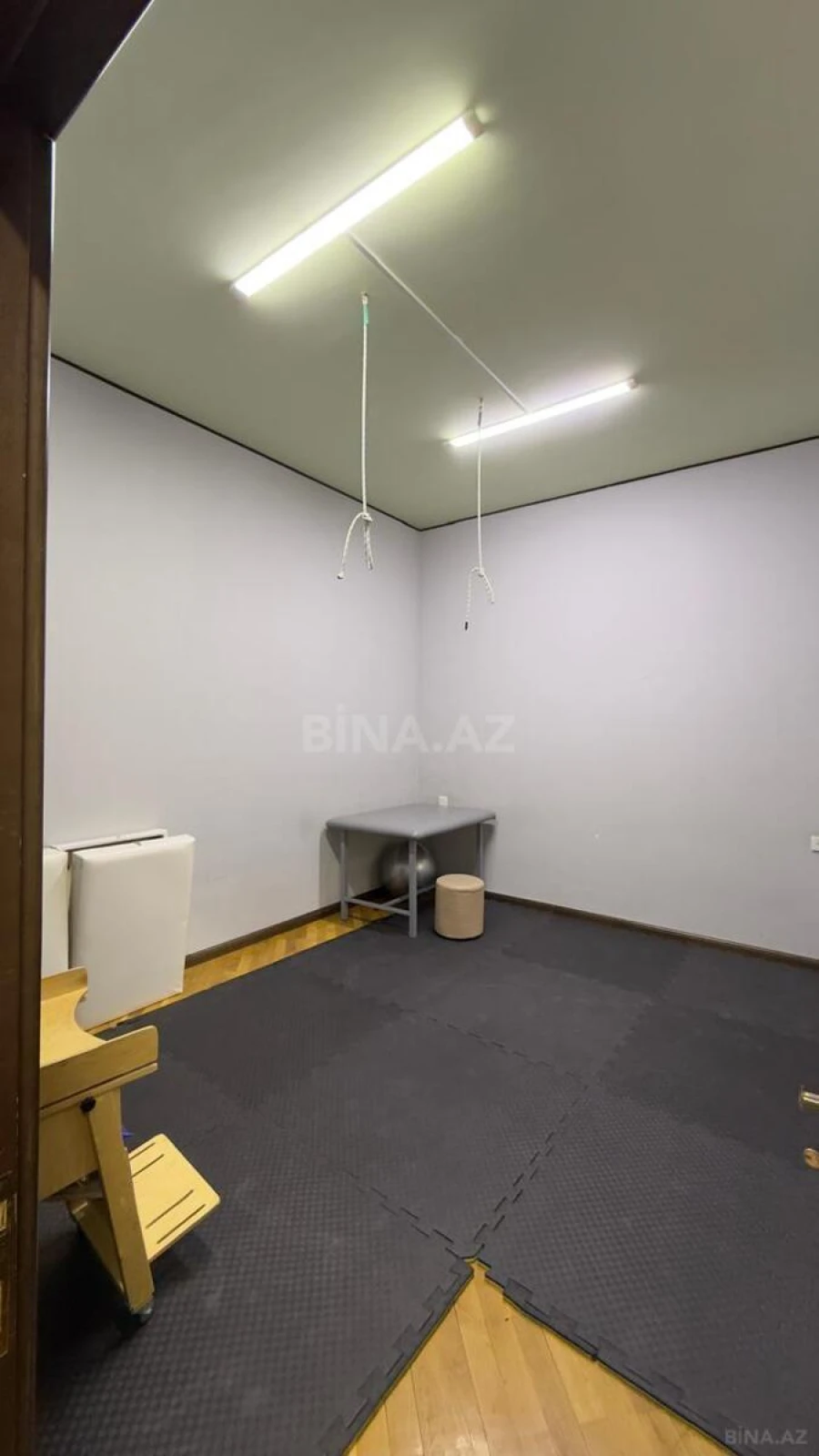 Kirayə verilir 4 otaqlı ofis 240 m²