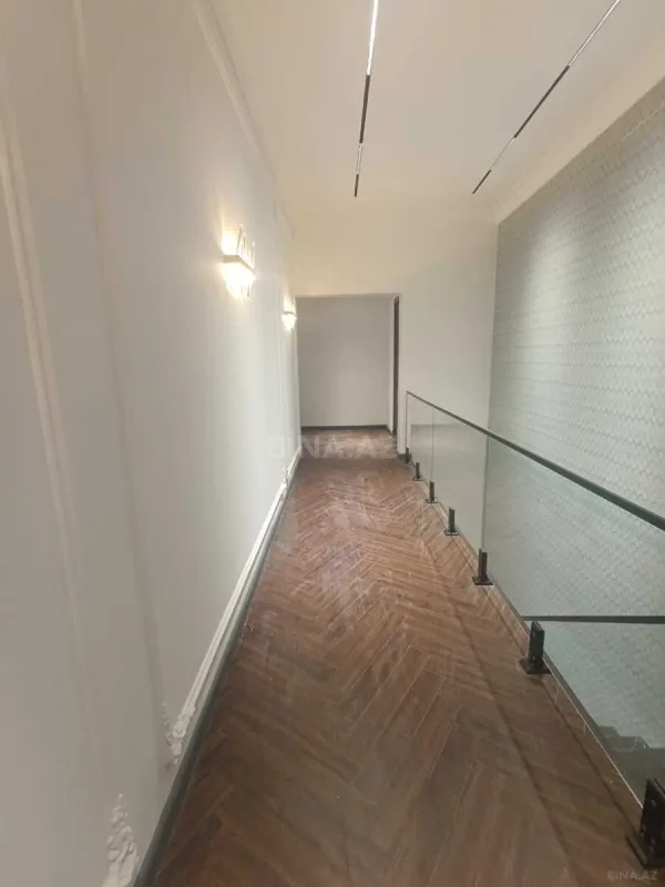 Satılır 3 otaqlı mənzil 142 m²