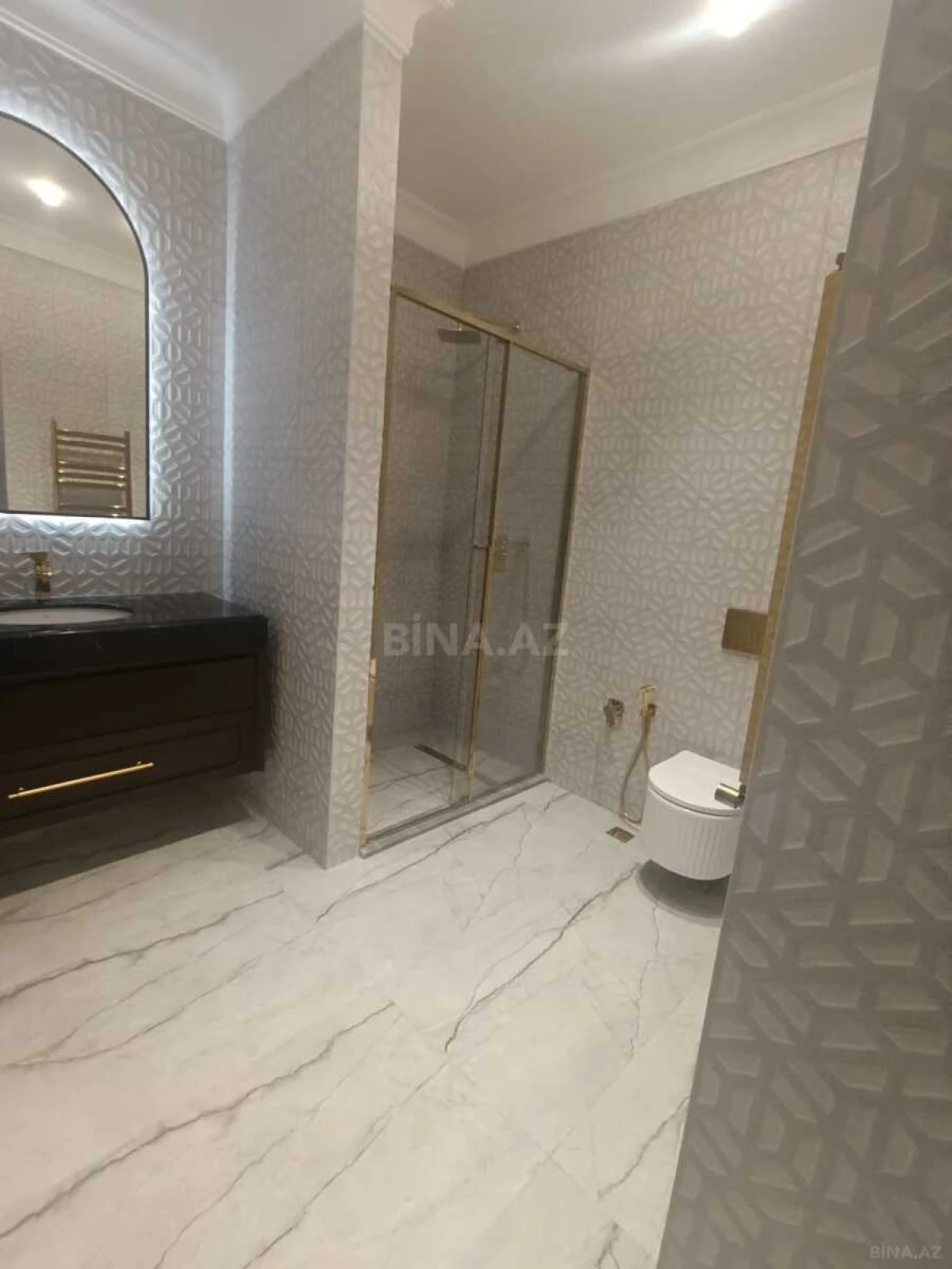 Satılır 3 otaqlı mənzil 142 m²