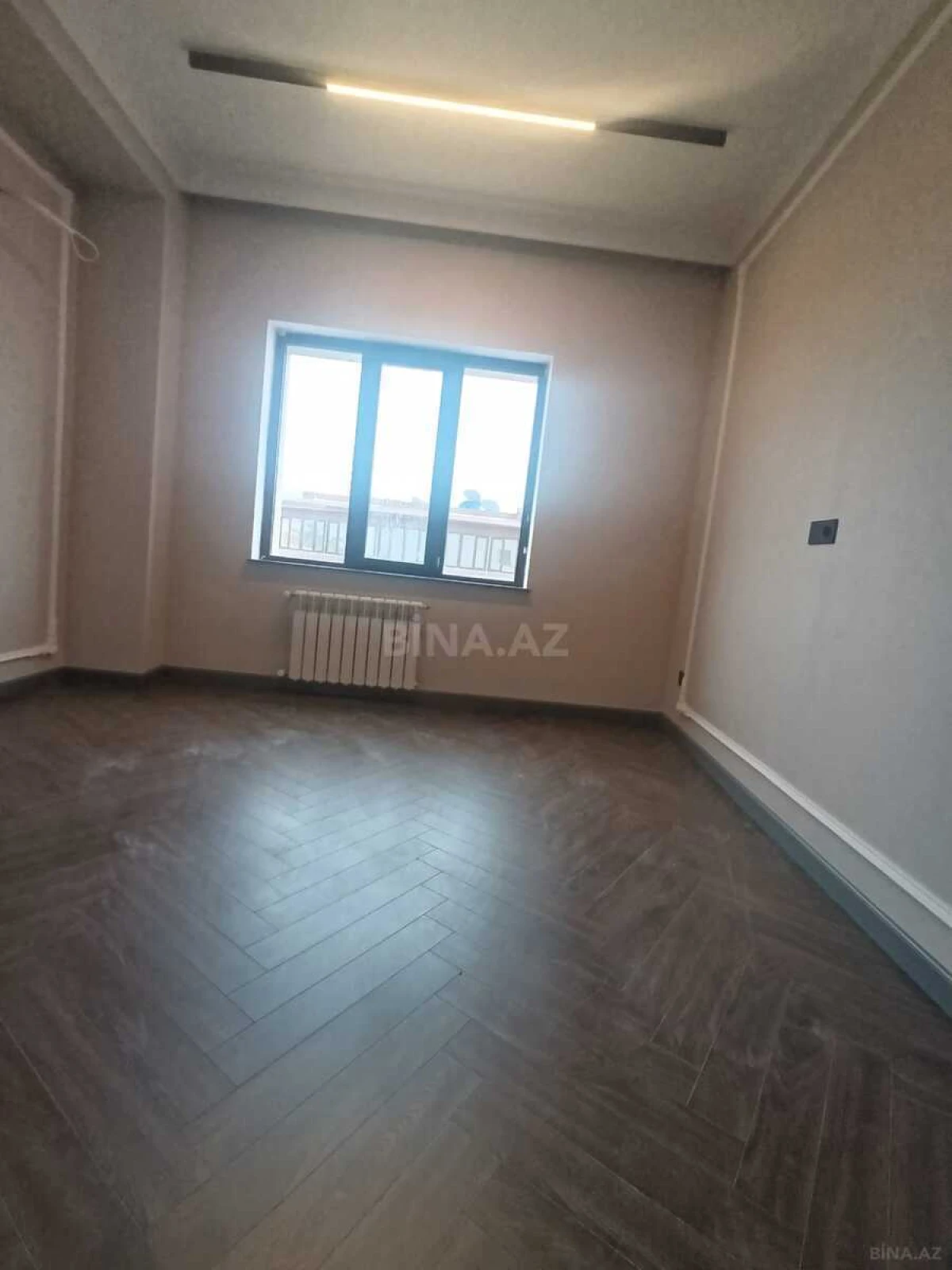 Satılır 3 otaqlı mənzil 142 m²