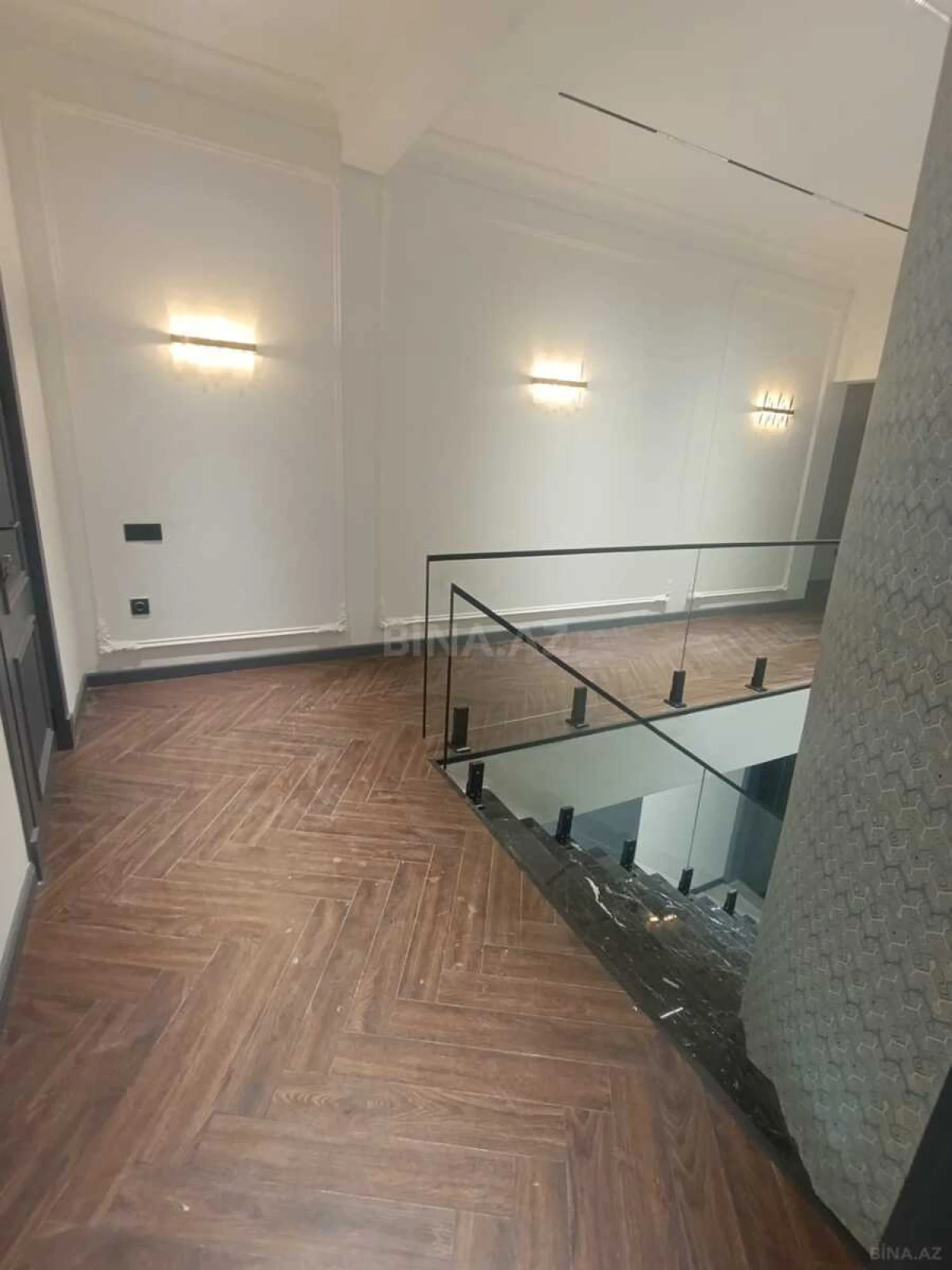 Satılır 3 otaqlı mənzil 142 m²
