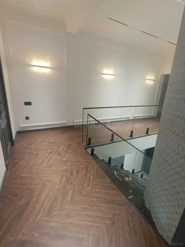 Satılır 3 otaqlı mənzil 142 m²
